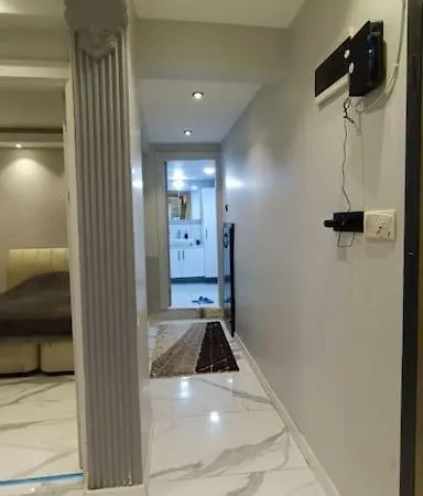 דירה The Unit Beside Historical Elevator *